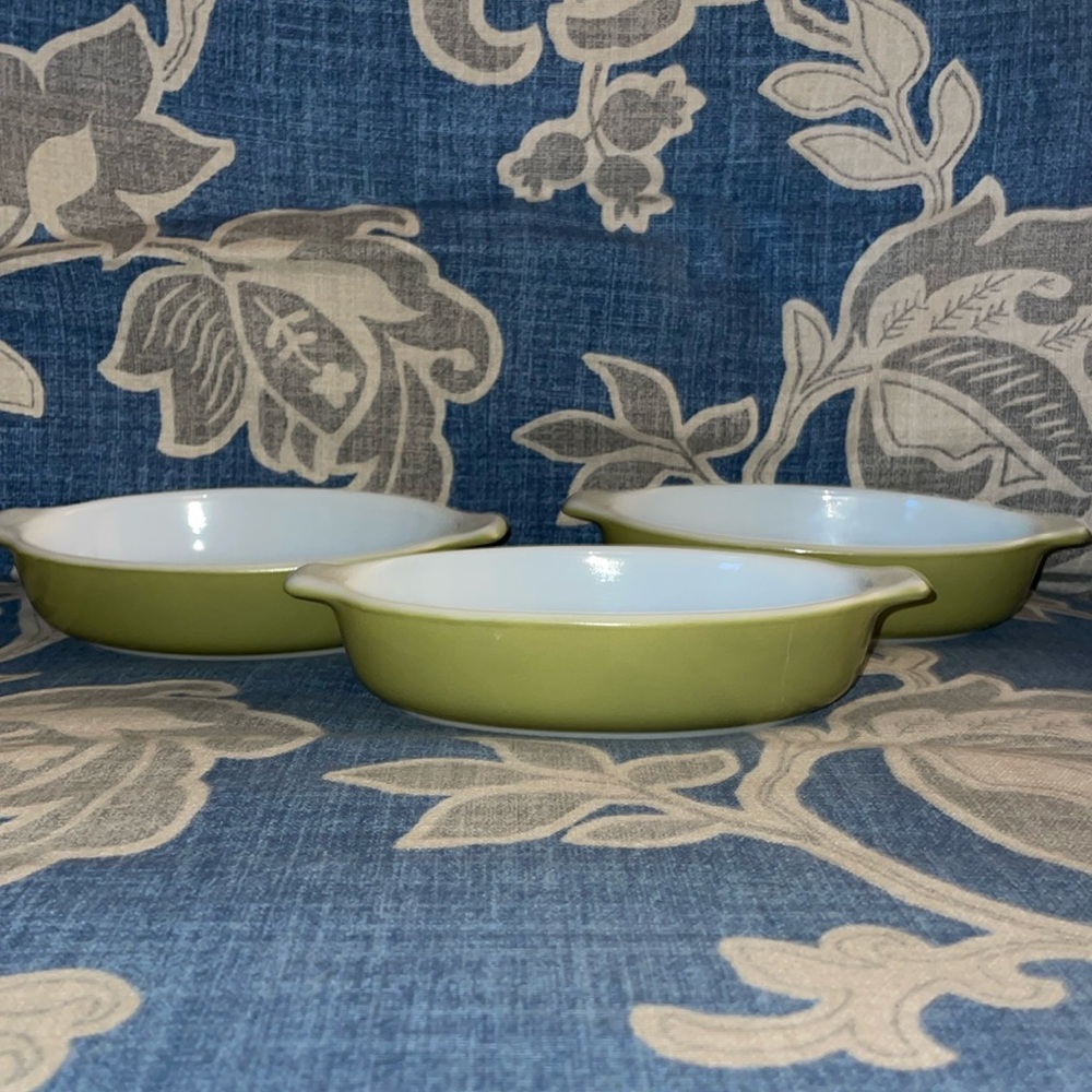 3 PYREX #700 casseroles